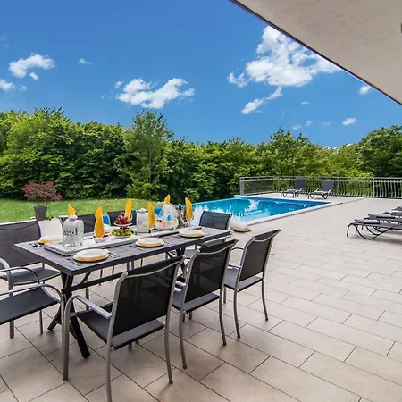 Green Heaven With Private Pool Vila Pazin