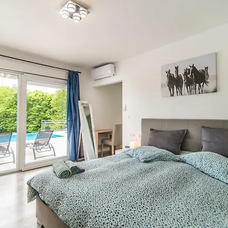 Green Heaven With Private Pool Vila *