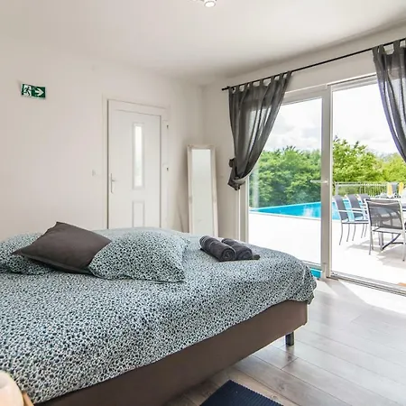 Green Heaven With Private Pool Vila Pazin