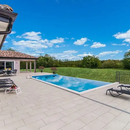 Green Heaven With Private Pool