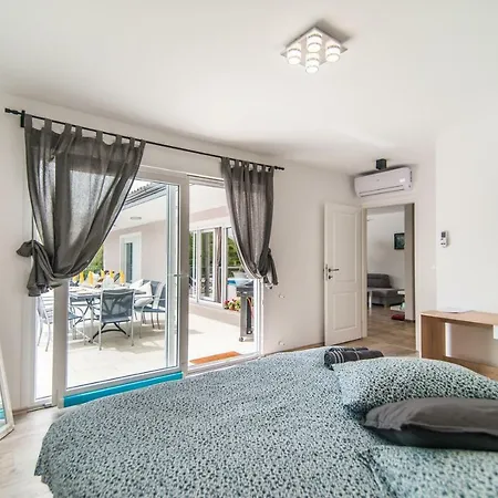 Green Heaven With Private Pool Vila *