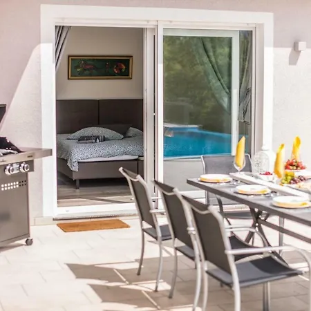 Green Heaven With Private Pool Vila Pazin