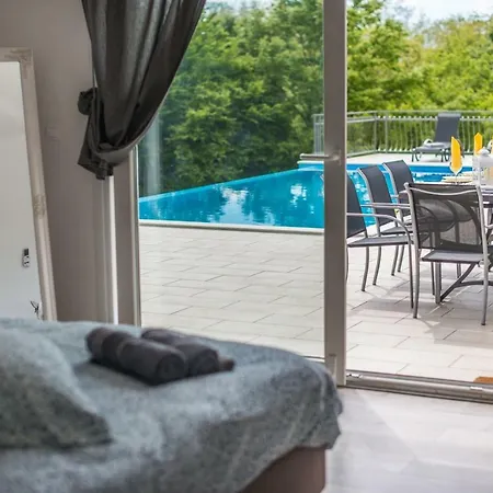 Green Heaven With Private Pool Vila *
